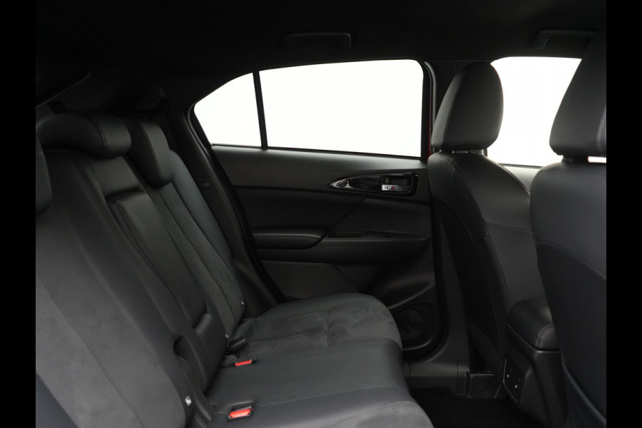 Mitsubishi Eclipse Cross 2.4 Black Edition Plug In Hybrid 188pk Dealer O.H. PHEV | Trekhaak | Adaptive Cruise | 360 Camera | Alcantara Sportstoelen & Stuur Verwarmd | Keyless | Blis | Navigatie Via TomTom | Apple Carplay | DAB |