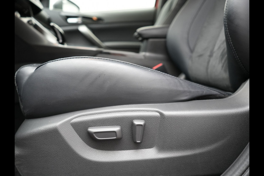 Mitsubishi Eclipse Cross 2.4 Black Edition Plug In Hybrid 188pk Dealer O.H. PHEV | Trekhaak | Adaptive Cruise | 360 Camera | Alcantara Sportstoelen & Stuur Verwarmd | Keyless | Blis | Navigatie Via TomTom | Apple Carplay | DAB |