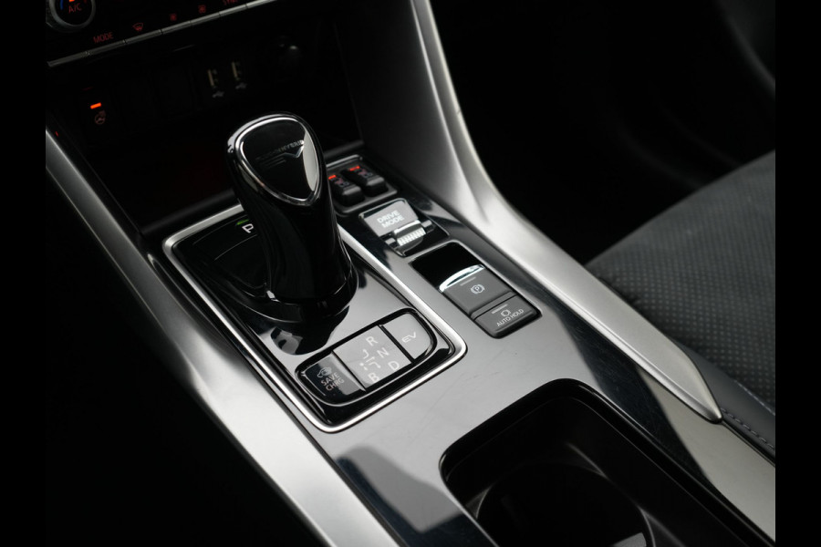 Mitsubishi Eclipse Cross 2.4 Black Edition Plug In Hybrid 188pk Dealer O.H. PHEV | Trekhaak | Adaptive Cruise | 360 Camera | Alcantara Sportstoelen & Stuur Verwarmd | Keyless | Blis | Navigatie Via TomTom | Apple Carplay | DAB |