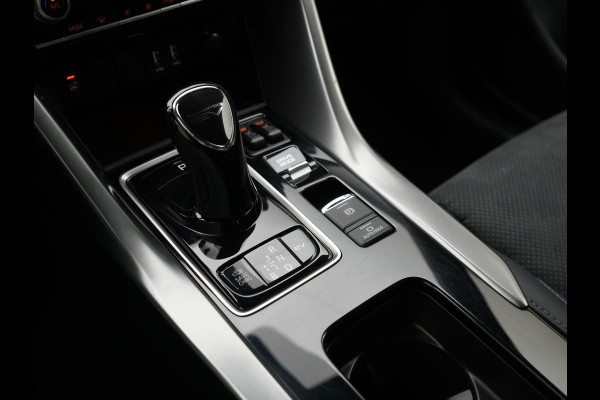 Mitsubishi Eclipse Cross 2.4 Black Edition Plug In Hybrid 188pk Dealer O.H. PHEV | Trekhaak | Adaptive Cruise | 360 Camera | Alcantara Sportstoelen & Stuur Verwarmd | Keyless | Blis | Navigatie Via TomTom | Apple Carplay | DAB |