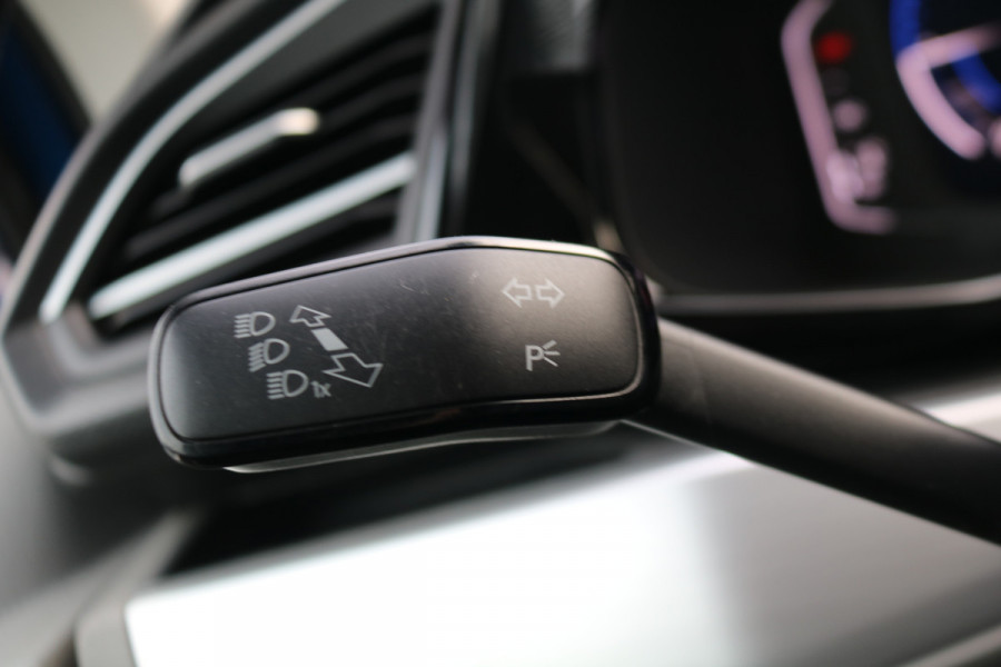 Volkswagen Transporter 2.0 TDI L2 H1 Bulli DC Automaat