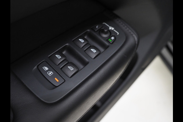 Volvo XC60 2.0 T6 Plug-in hybrid AWD Plus Dark Long Range | Panoramadak | Keyless | Camera | Leder | Memory | Climate | LED | Carplay