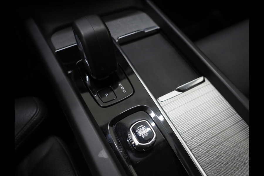 Volvo XC60 2.0 T6 Plug-in hybrid AWD Plus Dark Long Range | Panoramadak | Keyless | Camera | Leder | Memory | Climate | LED | Carplay