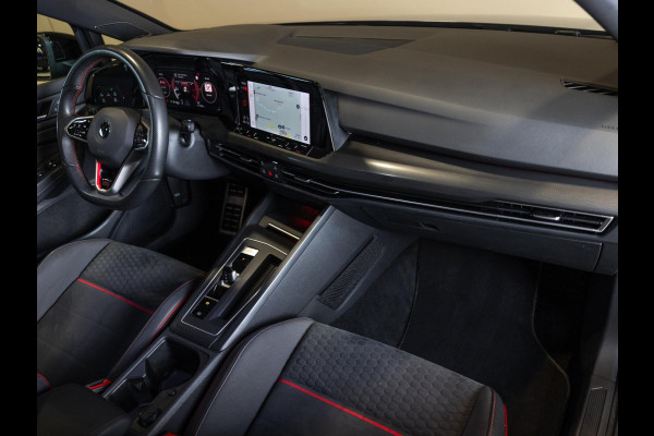 Volkswagen Golf 2.0 TSI GTI Clubsport / 300pk / Panorama dak / Harman kardon / Stuur en stoelverwarming /