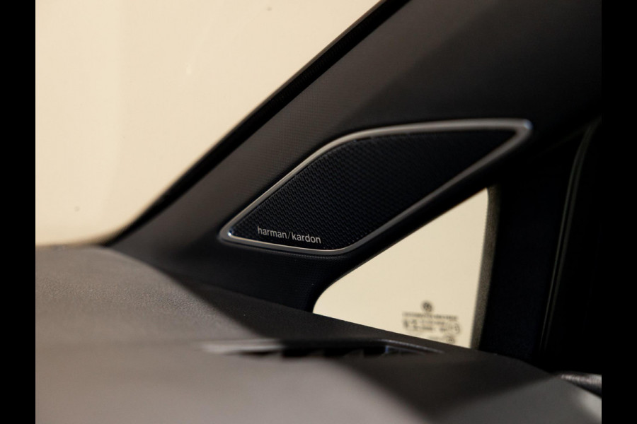 Volkswagen Golf 2.0 TSI GTI Clubsport / 300pk / Panorama dak / Harman kardon / Stuur en stoelverwarming /