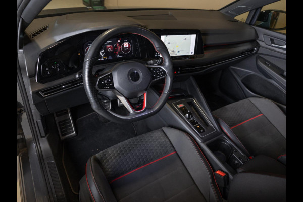 Volkswagen Golf 2.0 TSI GTI Clubsport / 300pk / Panorama dak / Harman kardon / Stuur en stoelverwarming /