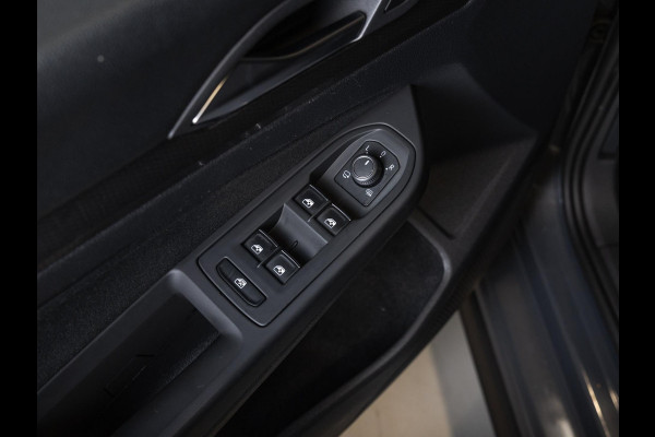 Volkswagen Golf 2.0 TSI GTI Clubsport / 300pk / Panorama dak / Harman kardon / Stuur en stoelverwarming /