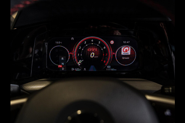 Volkswagen Golf 2.0 TSI GTI Clubsport / 300pk / Panorama dak / Harman kardon / Stuur en stoelverwarming /