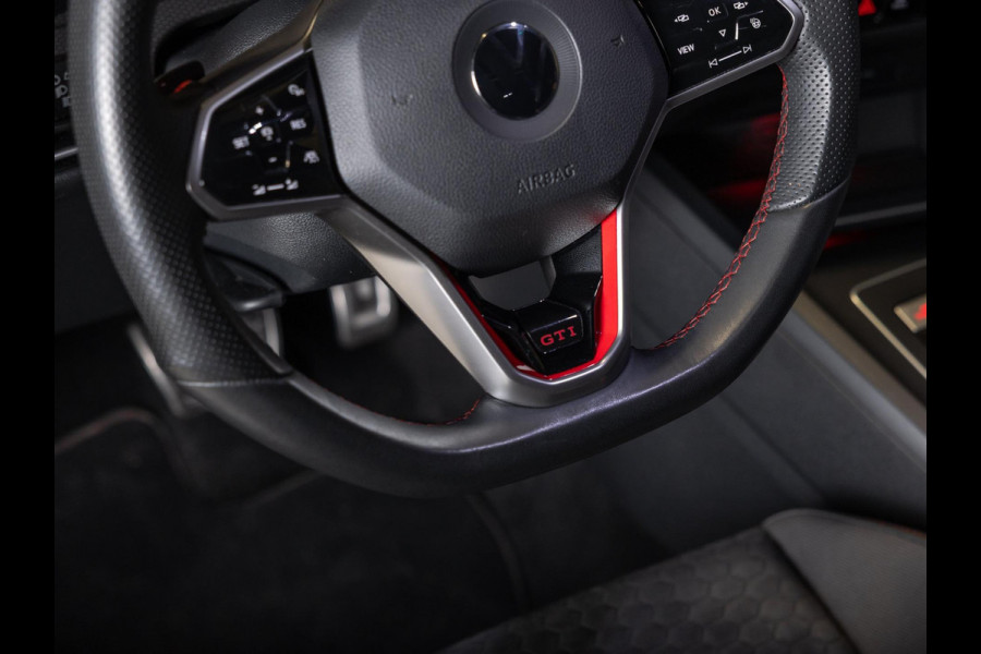 Volkswagen Golf 2.0 TSI GTI Clubsport / 300pk / Panorama dak / Harman kardon / Stuur en stoelverwarming /