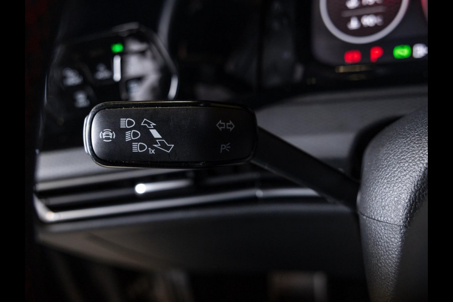 Volkswagen Golf 2.0 TSI GTI Clubsport / 300pk / Panorama dak / Harman kardon / Stuur en stoelverwarming /