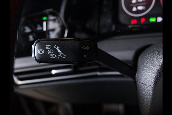 Volkswagen Golf 2.0 TSI GTI Clubsport / 300pk / Panorama dak / Harman kardon / Stuur en stoelverwarming /