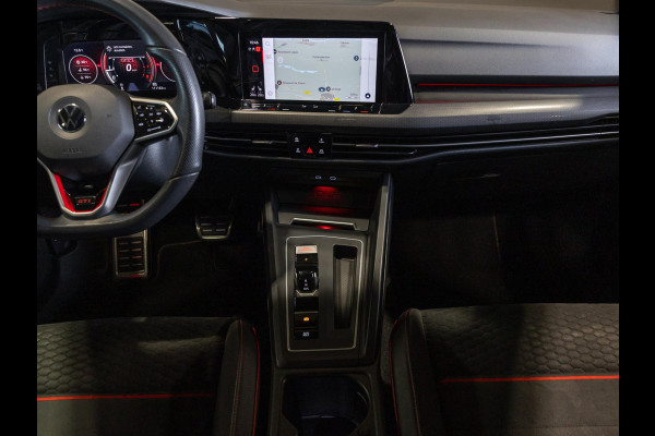 Volkswagen Golf 2.0 TSI GTI Clubsport / 300pk / Panorama dak / Harman kardon / Stuur en stoelverwarming /