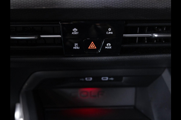 Volkswagen Golf 2.0 TSI GTI Clubsport / 300pk / Panorama dak / Harman kardon / Stuur en stoelverwarming /