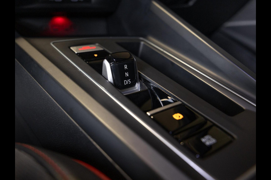 Volkswagen Golf 2.0 TSI GTI Clubsport / 300pk / Panorama dak / Harman kardon / Stuur en stoelverwarming /