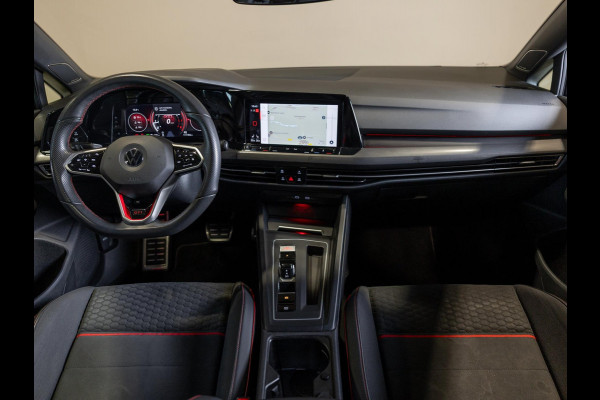 Volkswagen Golf 2.0 TSI GTI Clubsport / 300pk / Panorama dak / Harman kardon / Stuur en stoelverwarming /