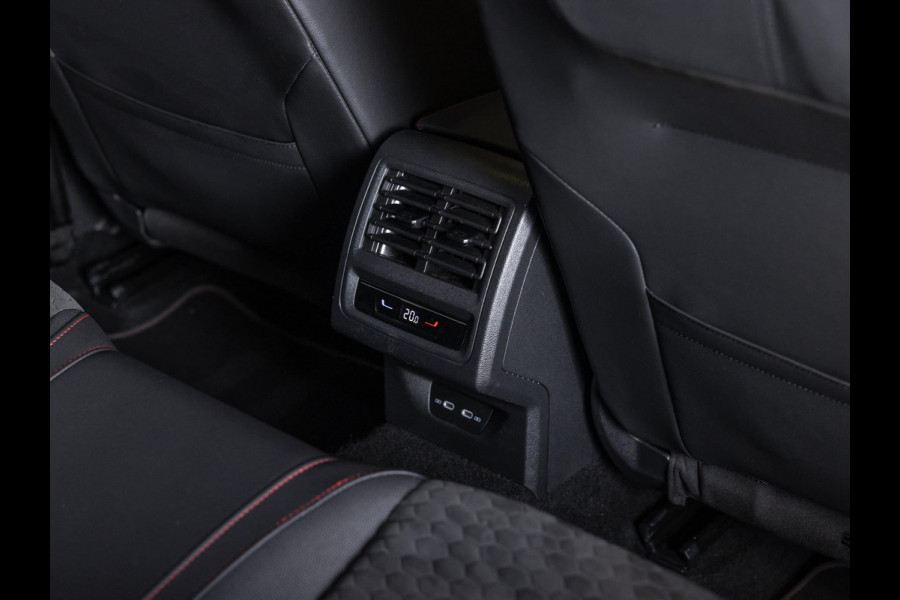 Volkswagen Golf 2.0 TSI GTI Clubsport / 300pk / Panorama dak / Harman kardon / Stuur en stoelverwarming /