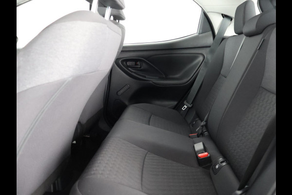 Toyota Yaris 1.5 HYBRIDE GRAYLINE NAVIGATIE GARANTIE TOT 2033 ! CAMERA.CRUISE. CLIMA.ALS NIEUW !