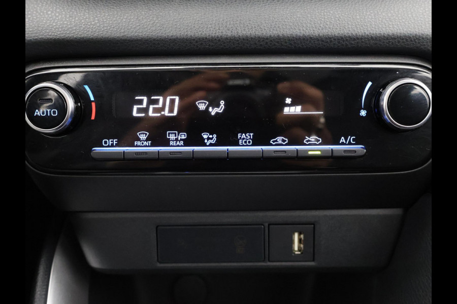 Toyota Yaris 1.5 HYBRIDE GRAYLINE NAVIGATIE GARANTIE TOT 2033 ! CAMERA.CRUISE. CLIMA.ALS NIEUW !