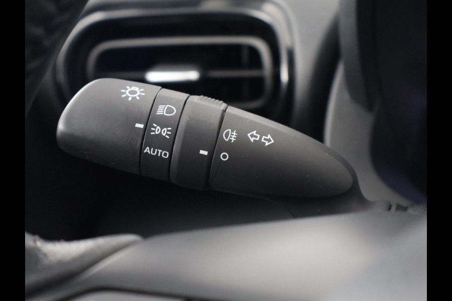 Toyota Yaris 1.5 HYBRIDE GRAYLINE NAVIGATIE GARANTIE TOT 2033 ! CAMERA.CRUISE. CLIMA.ALS NIEUW !