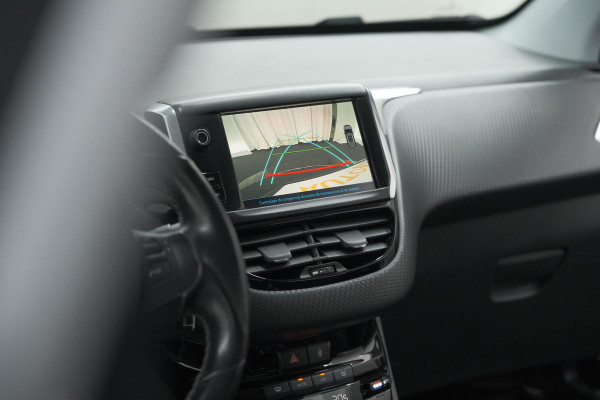Peugeot 2008 PureTech 110 EAT6 Allure | Camera | Navigatie | Parkeersensoren | Apple Carplay