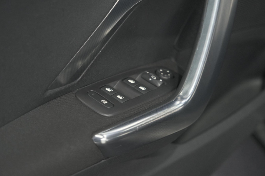 Peugeot 2008 PureTech 110 EAT6 Allure | Camera | Navigatie | Parkeersensoren | Apple Carplay