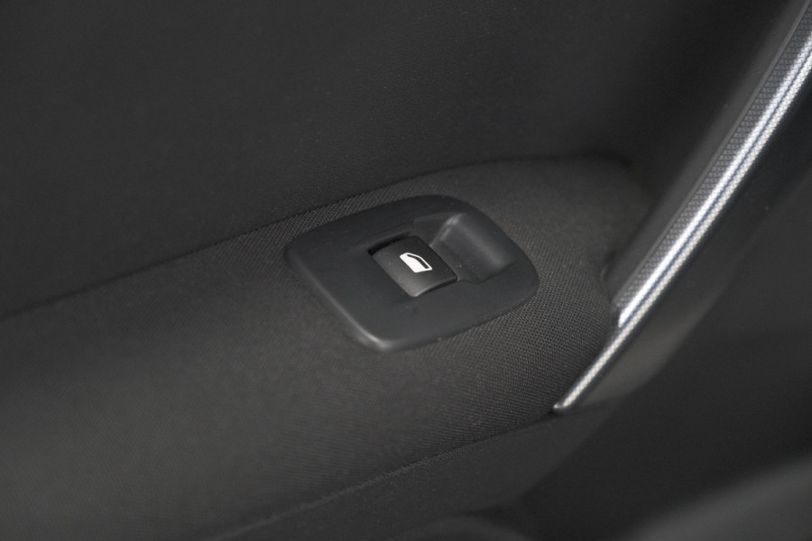 Peugeot 2008 PureTech 110 EAT6 Allure | Camera | Navigatie | Parkeersensoren | Apple Carplay