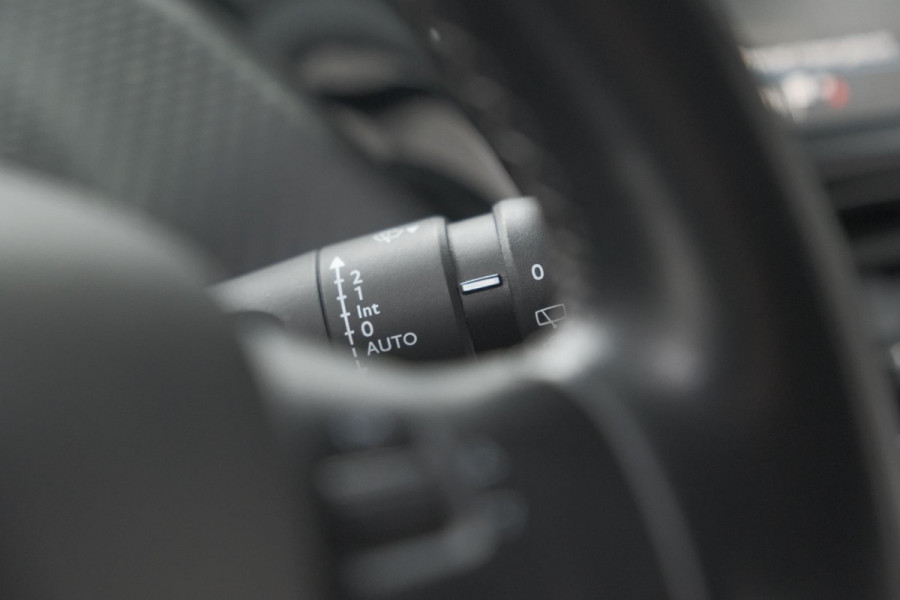 Peugeot 2008 PureTech 110 EAT6 Allure | Camera | Navigatie | Parkeersensoren | Apple Carplay