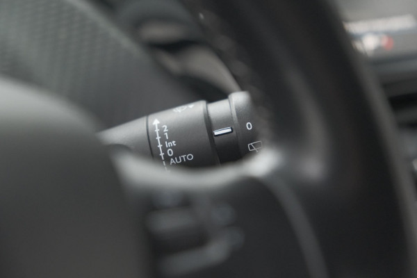 Peugeot 2008 PureTech 110 EAT6 Allure | Camera | Navigatie | Parkeersensoren | Apple Carplay
