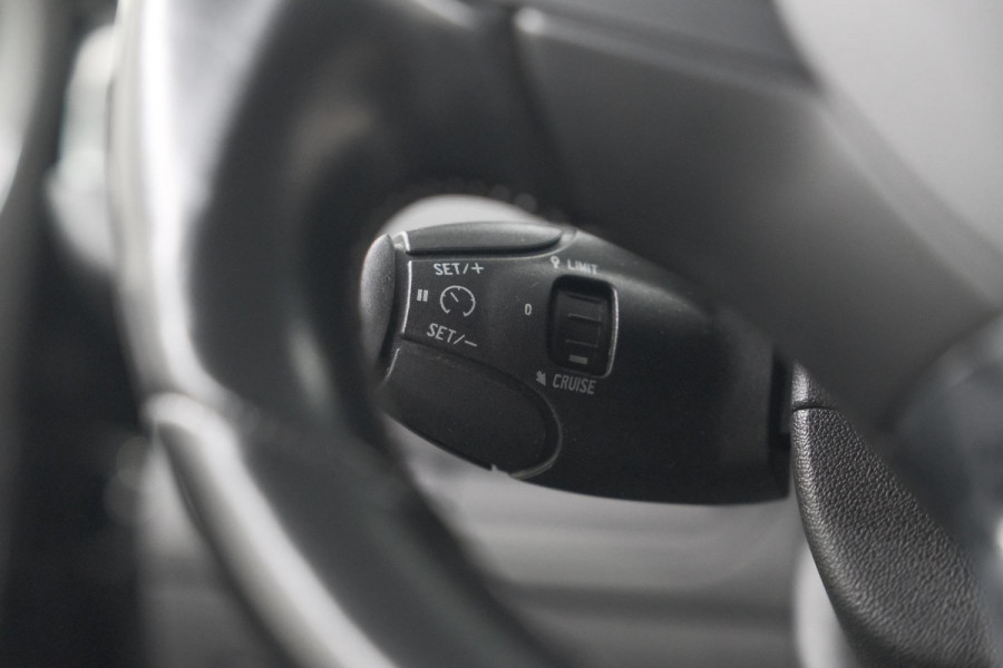 Peugeot 2008 PureTech 110 EAT6 Allure | Camera | Navigatie | Parkeersensoren | Apple Carplay