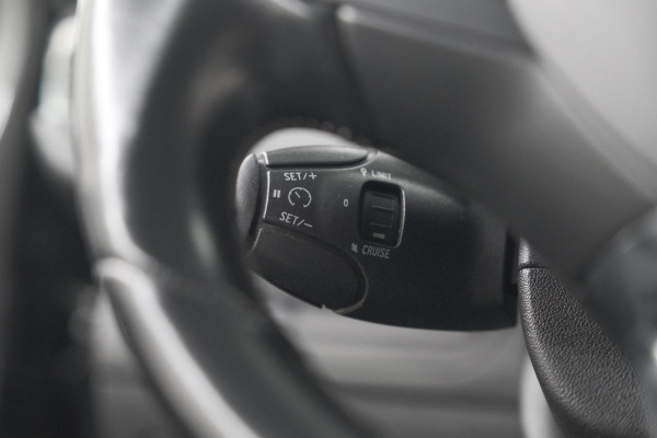 Peugeot 2008 PureTech 110 EAT6 Allure | Camera | Navigatie | Parkeersensoren | Apple Carplay