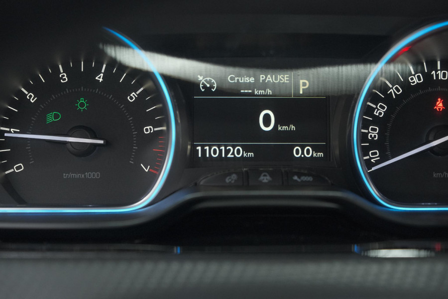 Peugeot 2008 PureTech 110 EAT6 Allure | Camera | Navigatie | Parkeersensoren | Apple Carplay