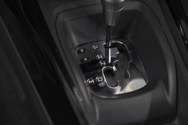 Peugeot 2008 PureTech 110 EAT6 Allure | Camera | Navigatie | Parkeersensoren | Apple Carplay