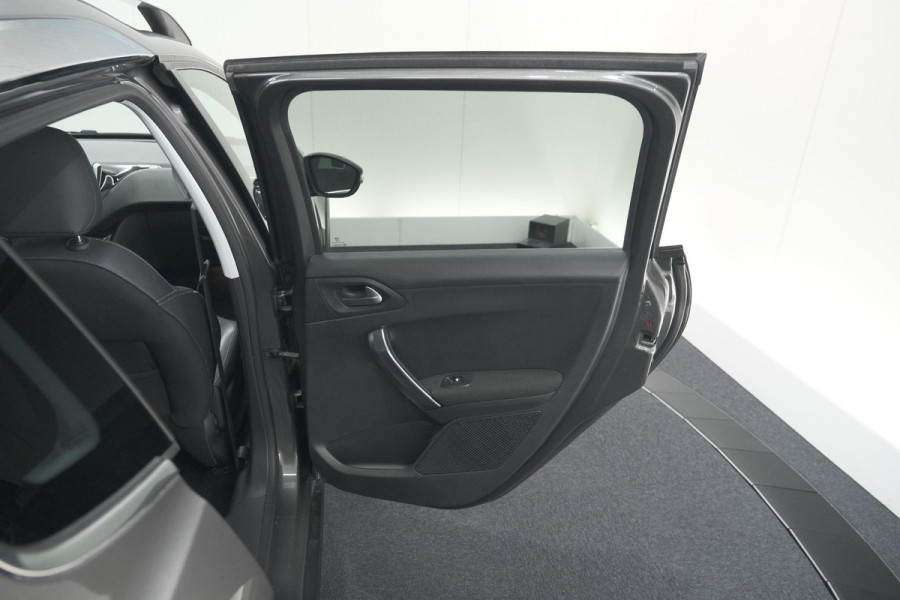 Peugeot 2008 PureTech 110 EAT6 Allure | Camera | Navigatie | Parkeersensoren | Apple Carplay