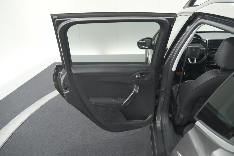 Peugeot 2008 PureTech 110 EAT6 Allure | Camera | Navigatie | Parkeersensoren | Apple Carplay