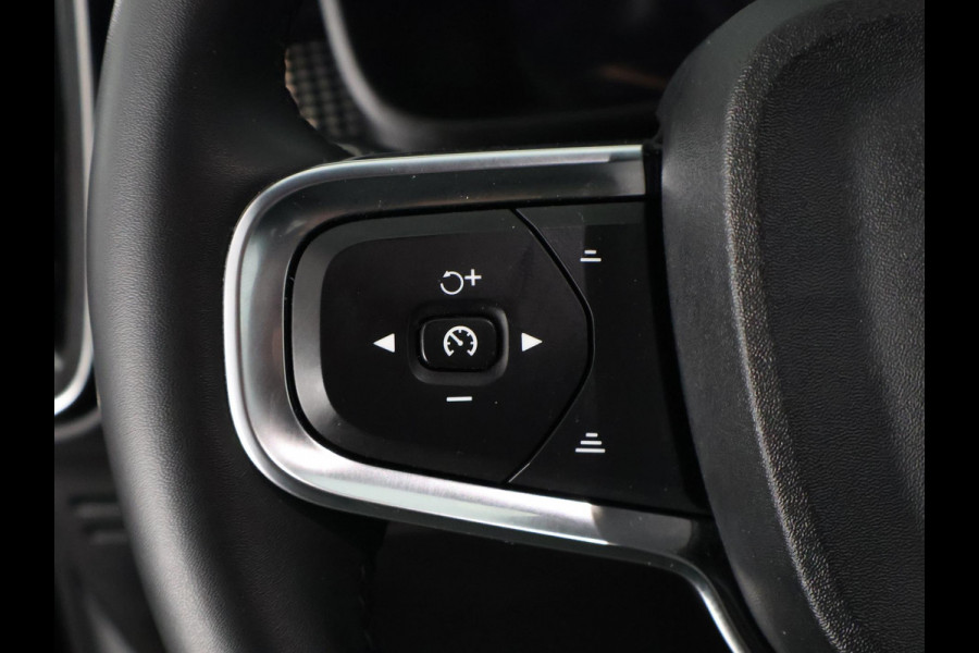 Volvo XC40 Recharge Core | Apple Carplay & AndroidAUTO | Dwarsstangen | Elektrische kofferklep | Camera |