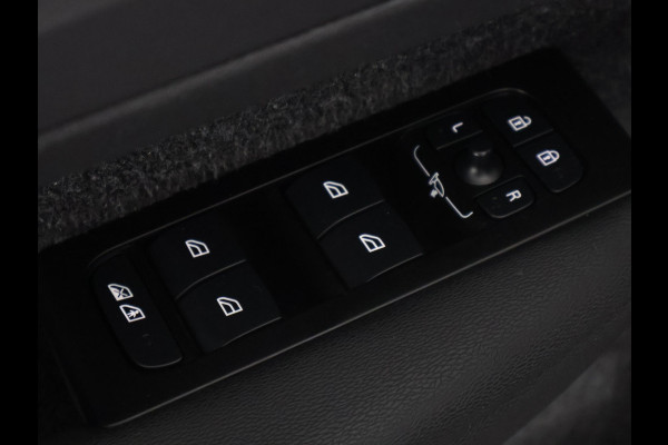 Volvo XC40 Recharge Core | Apple Carplay & AndroidAUTO | Dwarsstangen | Elektrische kofferklep | Camera |