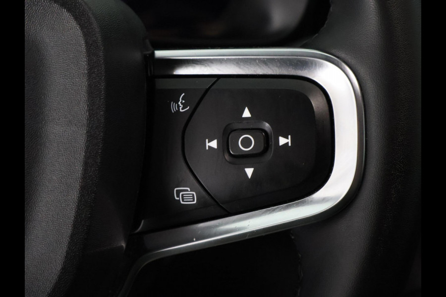 Volvo XC40 Recharge Core | Apple Carplay & AndroidAUTO | Dwarsstangen | Elektrische kofferklep | Camera |