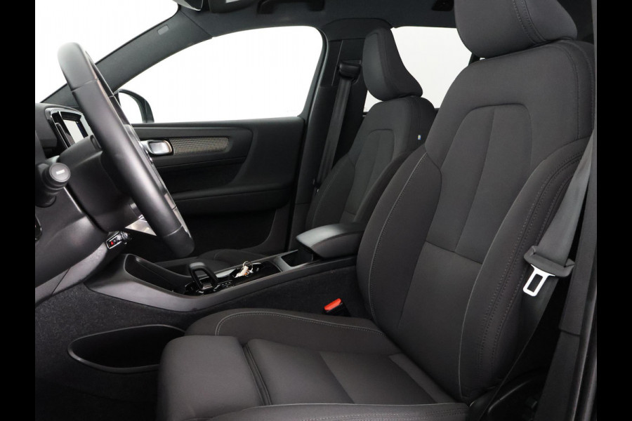 Volvo XC40 Recharge Core | Apple Carplay & AndroidAUTO | Dwarsstangen | Elektrische kofferklep | Camera |