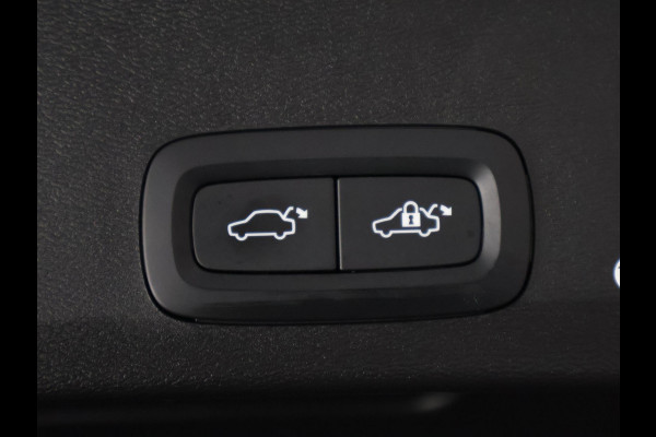 Volvo XC40 Recharge Core | Apple Carplay & AndroidAUTO | Dwarsstangen | Elektrische kofferklep | Camera |