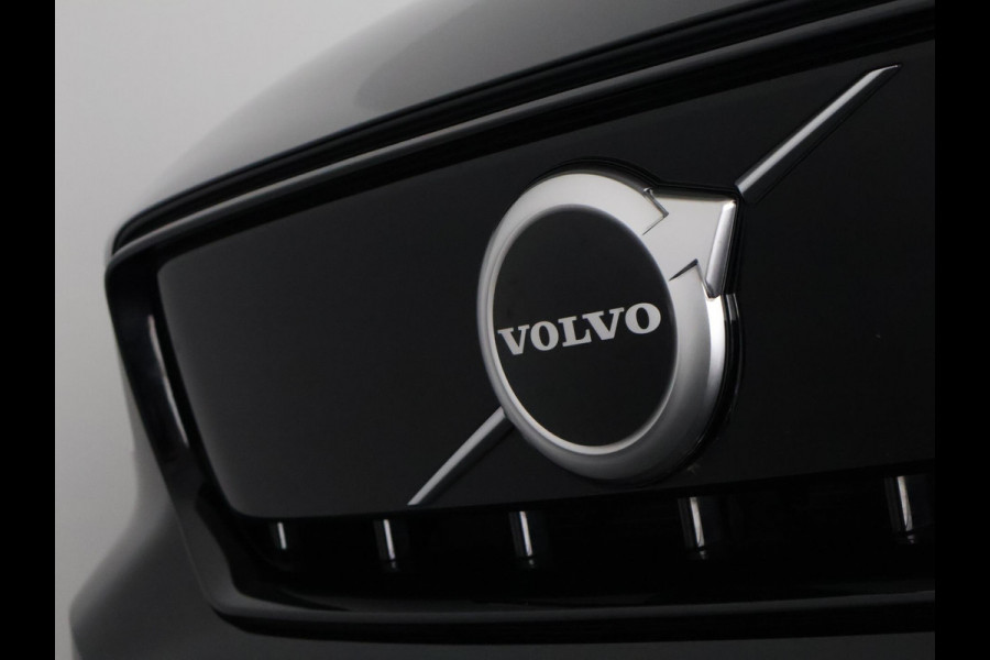 Volvo XC40 Recharge Core | Apple Carplay & AndroidAUTO | Dwarsstangen | Elektrische kofferklep | Camera |