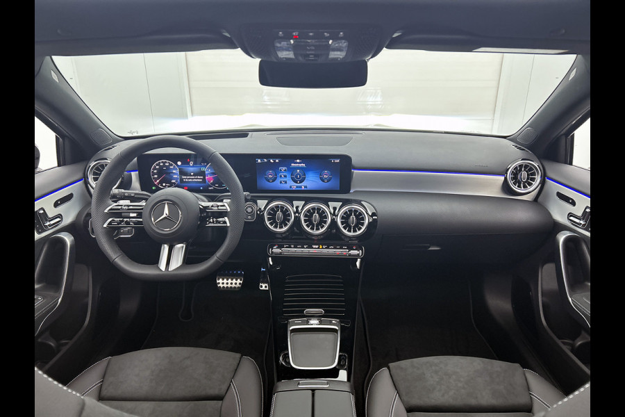 Mercedes-Benz A-Klasse 180 Business Solution AMG | AMG Line Plus pakket | Nightpakket | Smartphone-integratie | 360° camera | Head-up display | Panoramaschuifdak | 19 inch AMG velgen | Augmented Reality navigatie |
