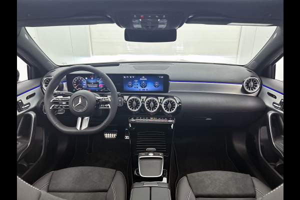 Mercedes-Benz A-Klasse 180 Business Solution AMG | AMG Line Plus pakket | Nightpakket | Smartphone-integratie | 360° camera | Head-up display | Panoramaschuifdak | 19 inch AMG velgen | Augmented Reality navigatie |