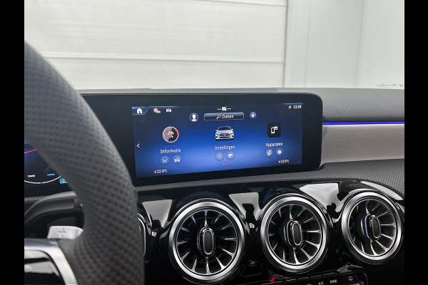 Mercedes-Benz A-Klasse 180 Business Solution AMG | AMG Line Plus pakket | Nightpakket | Smartphone-integratie | 360° camera | Head-up display | Panoramaschuifdak | 19 inch AMG velgen | Augmented Reality navigatie |