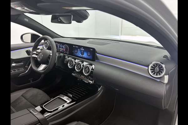Mercedes-Benz A-Klasse 180 Business Solution AMG | AMG Line Plus pakket | Nightpakket | Smartphone-integratie | 360° camera | Head-up display | Panoramaschuifdak | 19 inch AMG velgen | Augmented Reality navigatie |