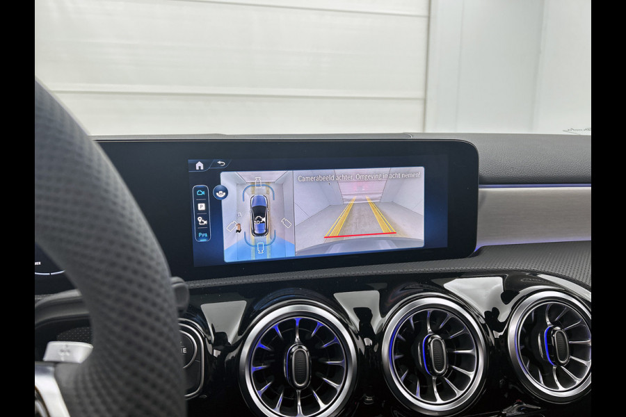 Mercedes-Benz A-Klasse 180 Business Solution AMG | AMG Line Plus pakket | Nightpakket | Smartphone-integratie | 360° camera | Head-up display | Panoramaschuifdak | 19 inch AMG velgen | Augmented Reality navigatie |