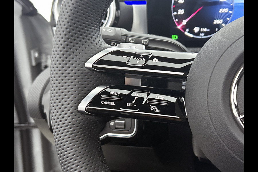 Mercedes-Benz A-Klasse 180 Business Solution AMG | AMG Line Plus pakket | Nightpakket | Smartphone-integratie | 360° camera | Head-up display | Panoramaschuifdak | 19 inch AMG velgen | Augmented Reality navigatie |