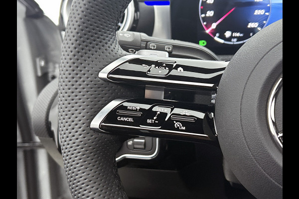 Mercedes-Benz A-Klasse 180 Business Solution AMG | AMG Line Plus pakket | Nightpakket | Smartphone-integratie | 360° camera | Head-up display | Panoramaschuifdak | 19 inch AMG velgen | Augmented Reality navigatie |