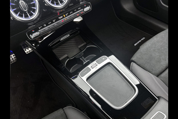 Mercedes-Benz A-Klasse 180 Business Solution AMG | AMG Line Plus pakket | Nightpakket | Smartphone-integratie | 360° camera | Head-up display | Panoramaschuifdak | 19 inch AMG velgen | Augmented Reality navigatie |