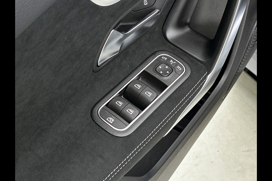 Mercedes-Benz A-Klasse 180 Business Solution AMG | AMG Line Plus pakket | Nightpakket | Smartphone-integratie | 360° camera | Head-up display | Panoramaschuifdak | 19 inch AMG velgen | Augmented Reality navigatie |
