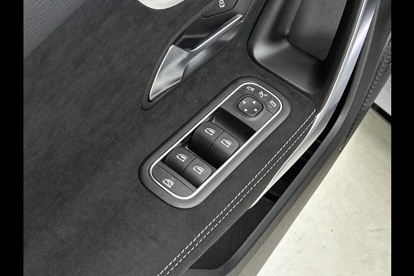Mercedes-Benz A-Klasse 180 Business Solution AMG | AMG Line Plus pakket | Nightpakket | Smartphone-integratie | 360° camera | Head-up display | Panoramaschuifdak | 19 inch AMG velgen | Augmented Reality navigatie |